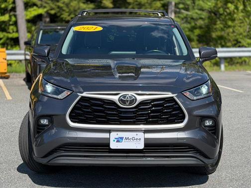 Magnetic Gray Metallic 2021 Toyota Highlander LE