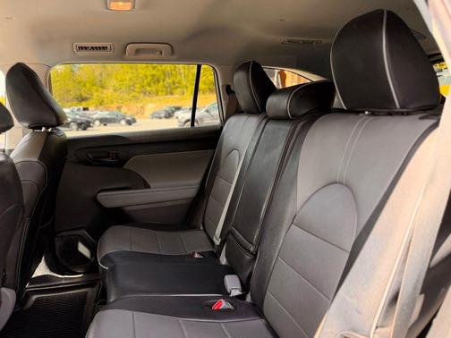 Magnetic Gray Metallic 2021 Toyota Highlander LE