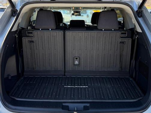 Celestial Silver Metallic 2023 Toyota Highlander LE