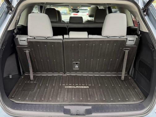 Moon Dust 2022 Toyota Highlander XLE