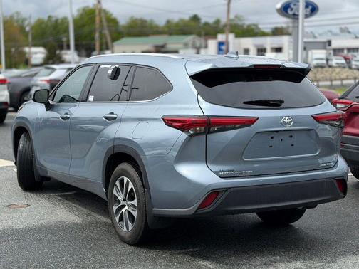 Moon Dust 2022 Toyota Highlander XLE