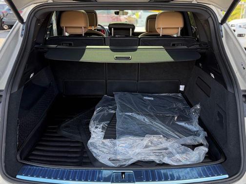 Cashmere Beige Metallic 2026 Porsche Cayenne Cayenne
