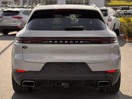 Cashmere Beige Metallic 2026 Porsche Cayenne Cayenne
