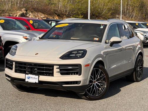 Cashmere Beige Metallic 2026 Porsche Cayenne Cayenne
