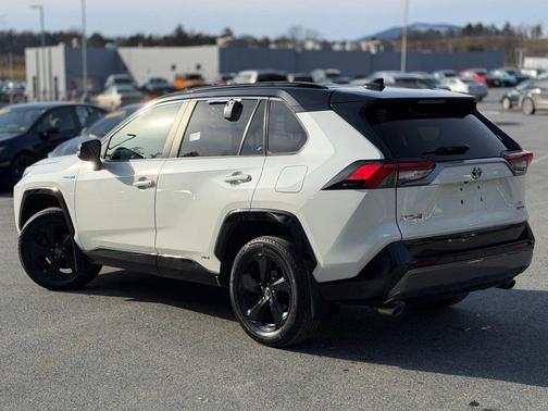 2020 Toyota RAV4 Hybrid SE