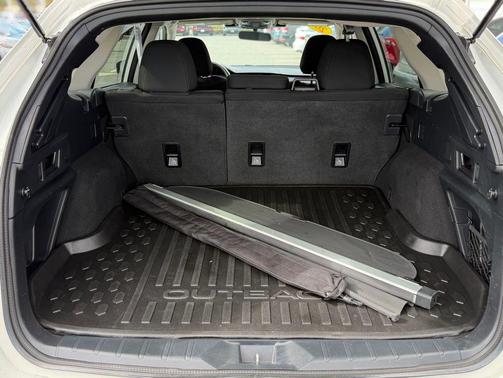 Crystal White Pearl 2024 Subaru Outback Premium