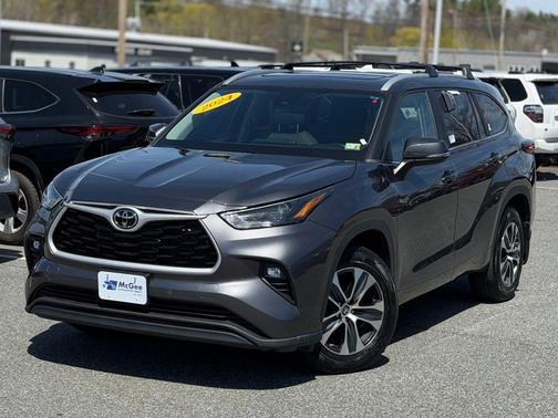 Magnetic Gray Metallic 2023 Toyota Highlander XLE