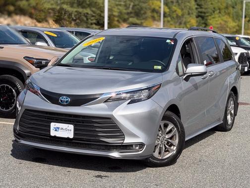 Celestial Silver Metallic 2025 Toyota Sienna LE