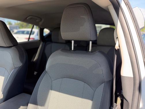 Crystal White Pearl 2024 Subaru Crosstrek Base