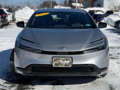 2025 Toyota Prius LE