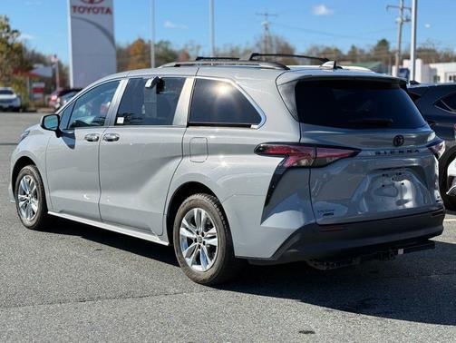 2022 Toyota Sienna Woodland Edition