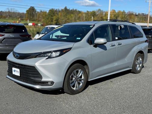 2022 Toyota Sienna Woodland Edition