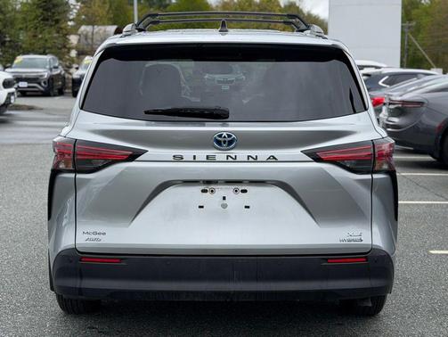 Celestial Silver Metallic 2021 Toyota Sienna XLE 7 Passenger