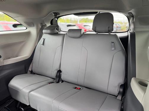 Celestial Silver Metallic 2021 Toyota Sienna XLE 7 Passenger