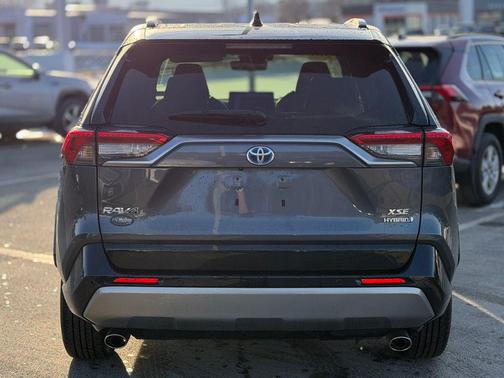 2024 Toyota RAV4 Hybrid SE