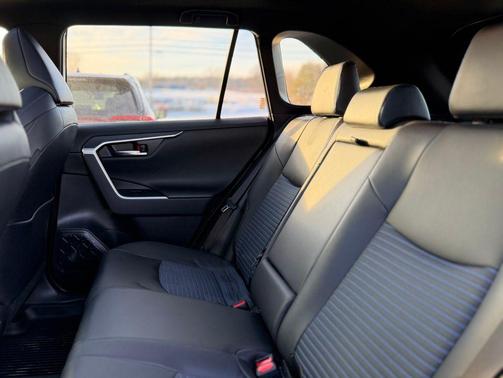 2024 Toyota RAV4 Hybrid SE