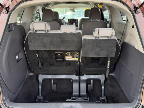 2021 Toyota Sienna LE