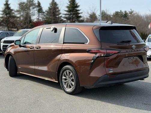 2021 Toyota Sienna LE