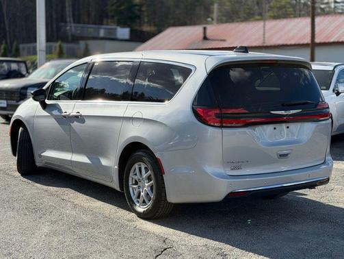 Silver Mist Clearcoat 2024 Chrysler Pacifica Touring L