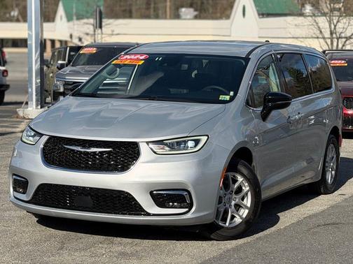 Silver Mist Clearcoat 2024 Chrysler Pacifica Touring L