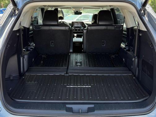 Moon Dust 2022 Toyota Highlander XLE