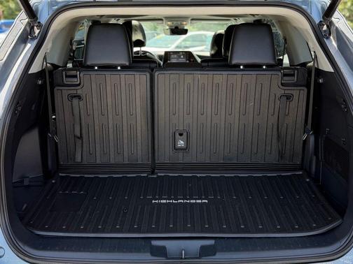 Moon Dust 2022 Toyota Highlander XLE