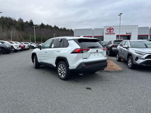 2025 Toyota RAV4 XLE Premium