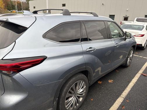 2023 Toyota Highlander Platinum