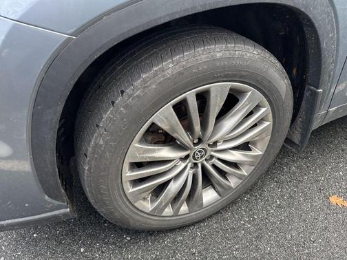 2023 Toyota Highlander Platinum