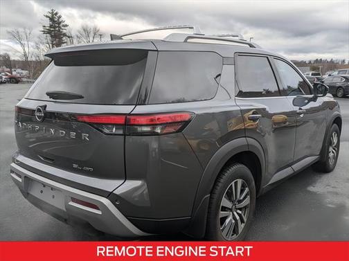 2022 Nissan Pathfinder SL 4WD
