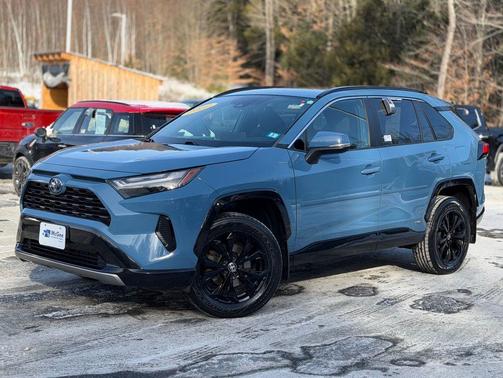 2022 Toyota RAV4 Hybrid SE