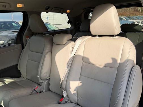 2020 Toyota Sienna XLE