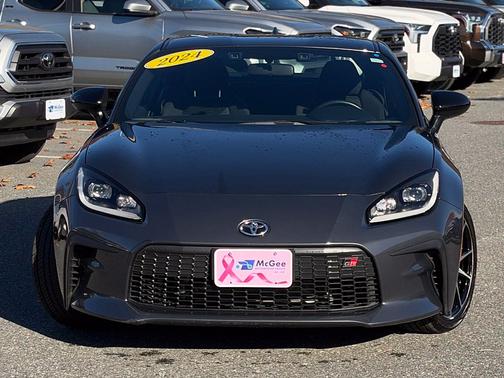 Pavement 2024 Toyota GR86 Base