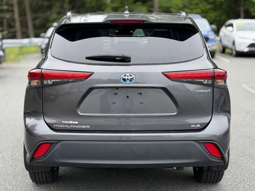 Magnetic Gray Metallic 2021 Toyota Highlander Hybrid XLE