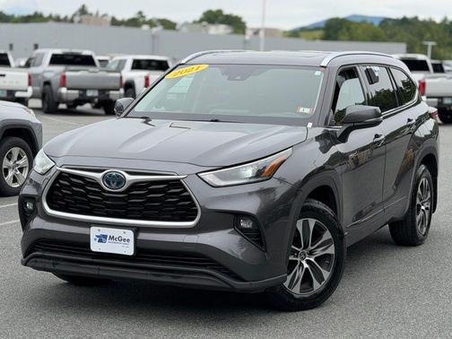 Magnetic Gray Metallic 2021 Toyota Highlander Hybrid XLE