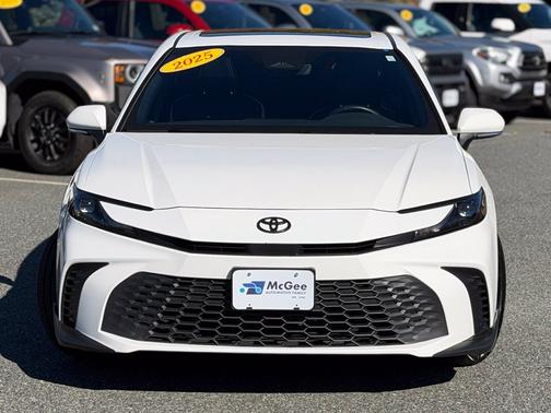 Ice 2025 Toyota Camry SE