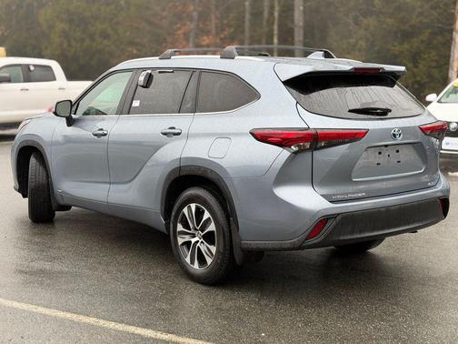 2022 Toyota Highlander Hybrid XLE
