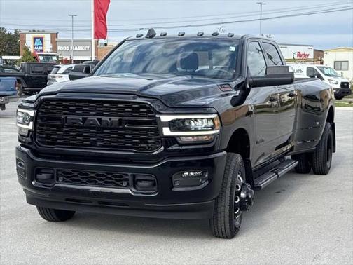 2022 RAM 3500 Big Horn Crew Cab 4x4 8 Box