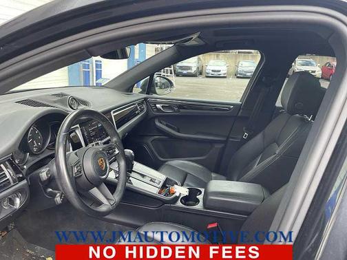 2022 Porsche Macan AWD
