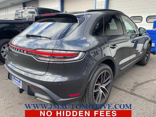 2022 Porsche Macan AWD