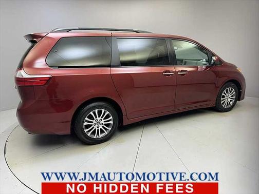 2018 Toyota Sienna XLE