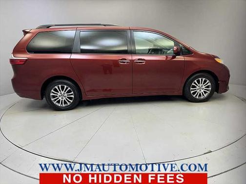 2018 Toyota Sienna XLE