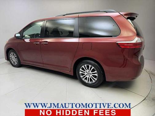 2018 Toyota Sienna XLE