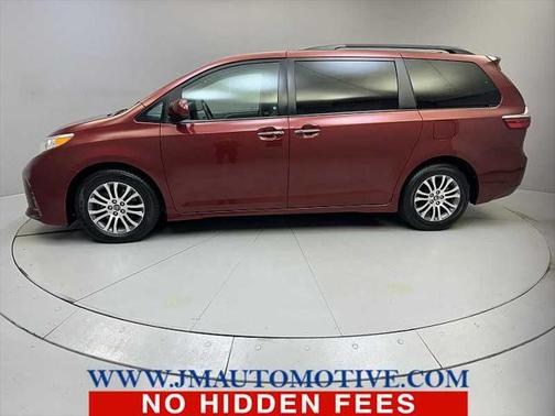2018 Toyota Sienna XLE