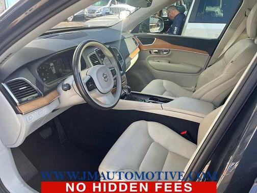 2021 Volvo XC90 T6 Momentum