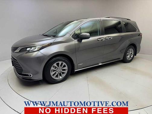 2021 Toyota Sienna XLE 7 Passenger