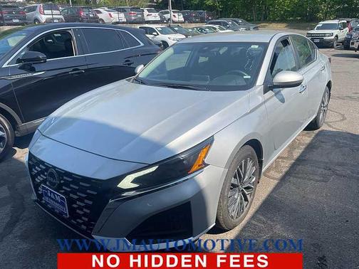 Brilliant Silver Metallic 2023 Nissan Altima 2.5 SV