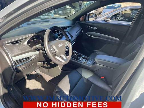 2023 Cadillac XT4 Premium Luxury