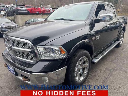 Brilliant Black Crystal Pearlcoat 2017 RAM 1500 Laramie
