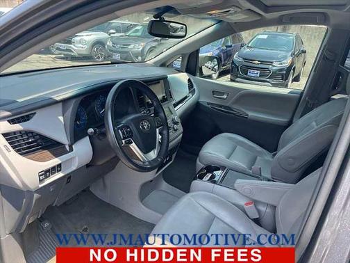 2017 Toyota Sienna XLE